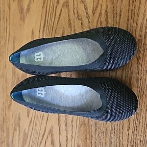 Betabrand Late to the Game Knit Comfort Heels - Black textured pumps  - size 7.5